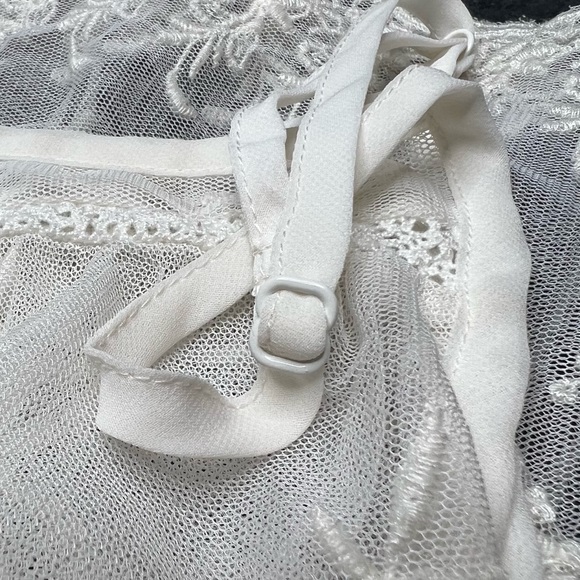 ❌SOLD❌ AEO Cami Tank Top Tiered Mesh Lace Embroidered Festival Off White Cream M - Picture 8 of 17